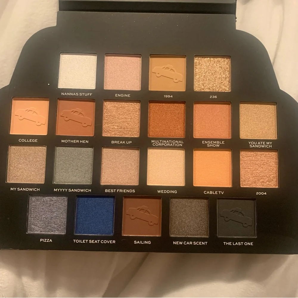 Makeup Revolution X Friends Take a Drive Shadow Palette